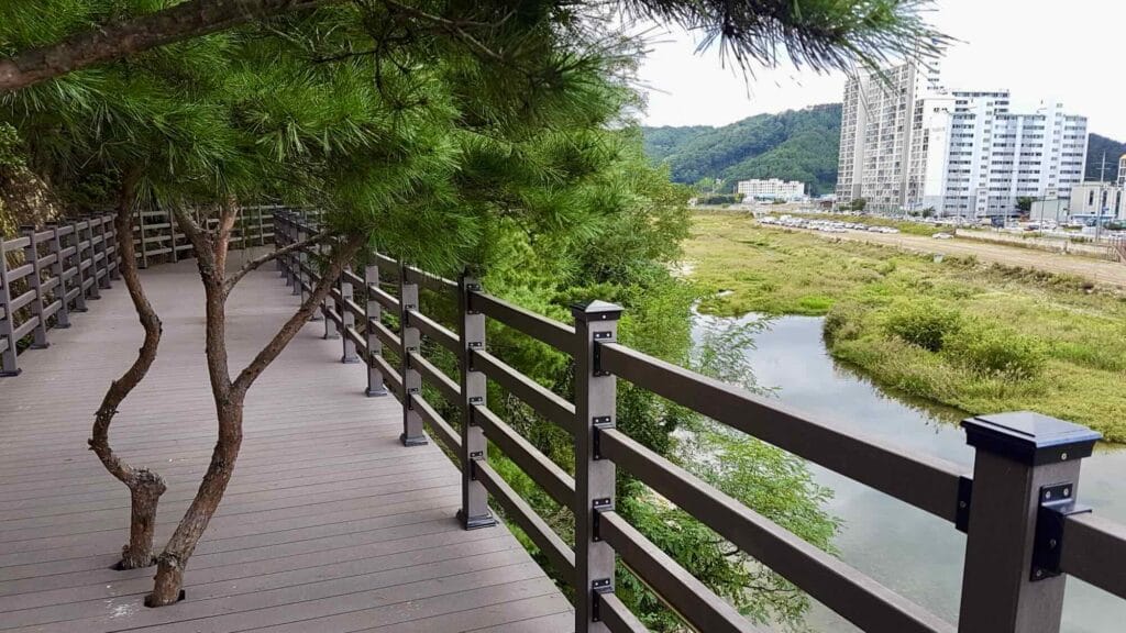 A picture of Eubnae Village (읍내리) in Uljin County, South Korea.