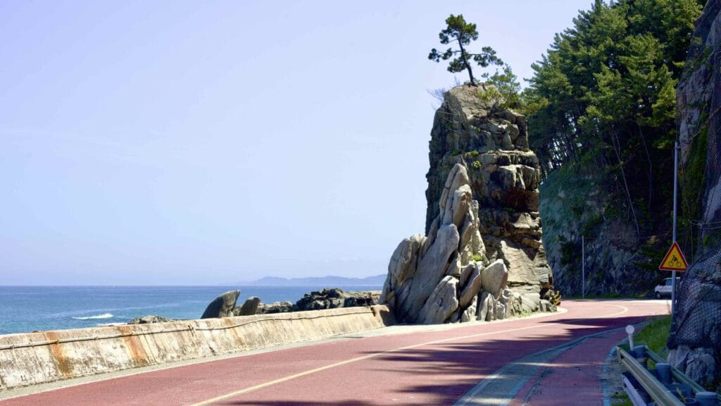 A picture of Candlestick Rock (촛대바위) in Sanpo Village (산포리) in Uljin County, South Korea.
