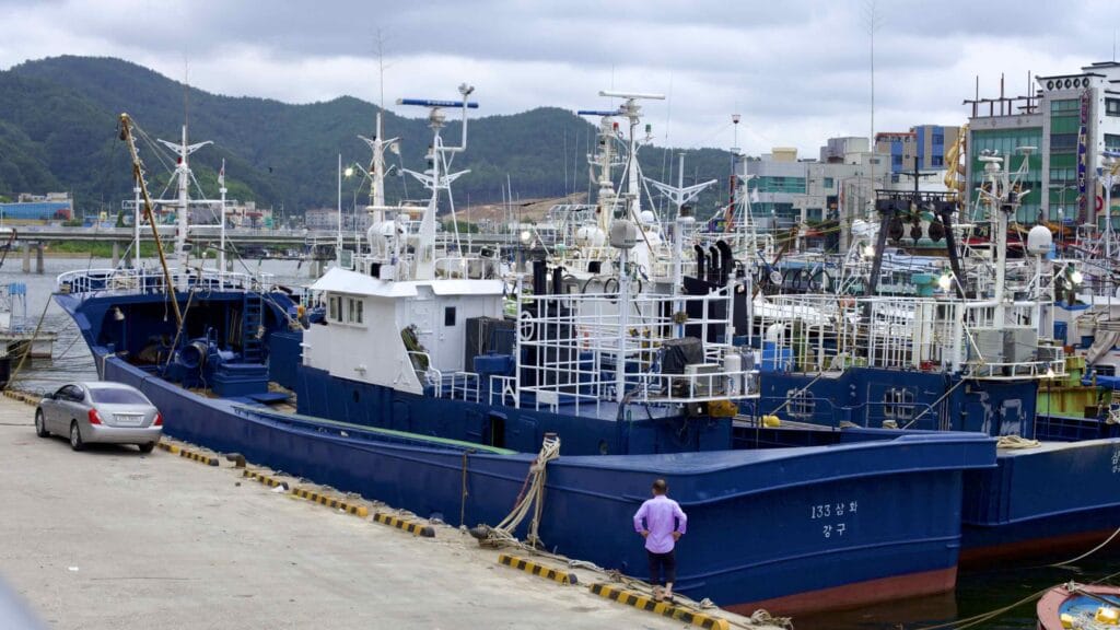 A picture of a fishing boat in Ganggu Port (강구항) in Yeongdeok County, South Korea.