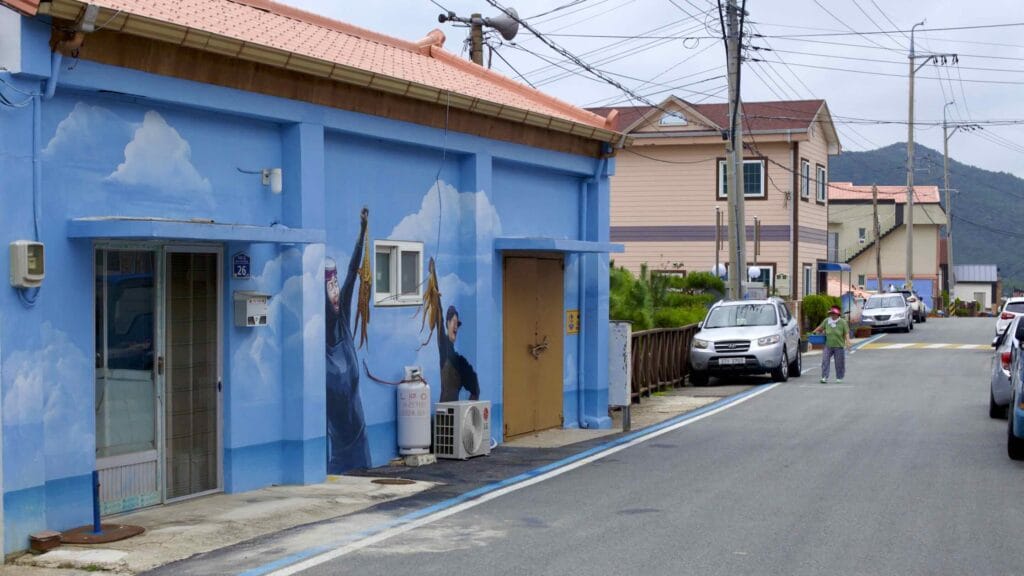 A mural in Buheung Village on the Gyeongbuk Bike Path in Yeongdeok County.