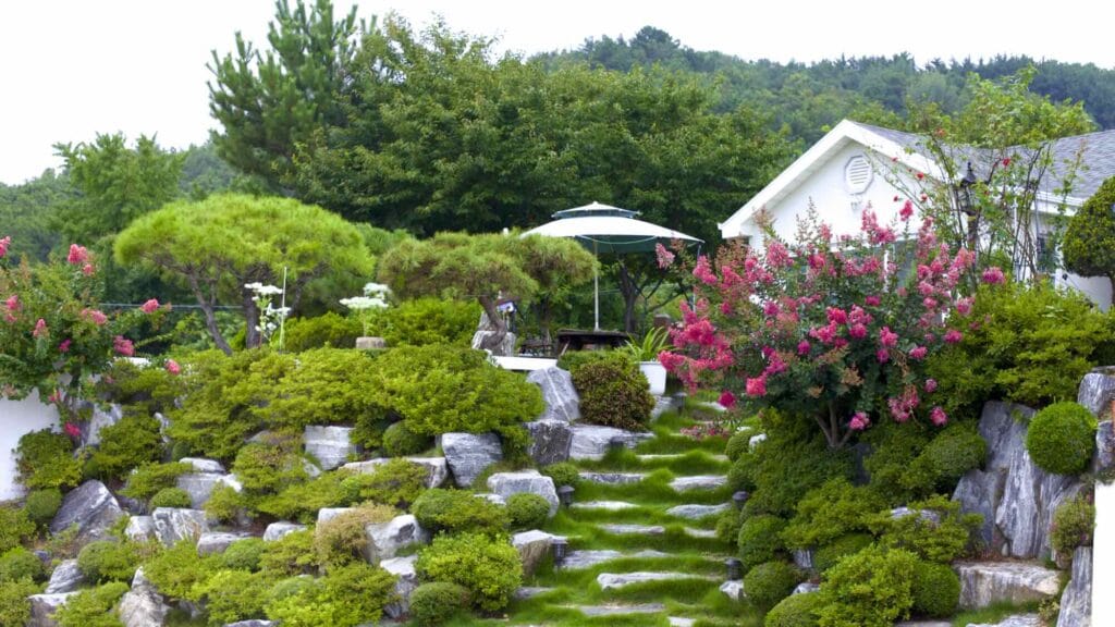 A home and garden near Jangsa Beach on the Gyeongbuk Bike Path in Yeongdeok County.