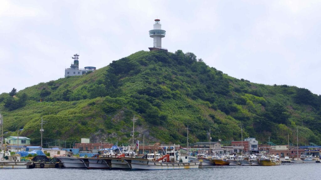 A picture of Jukdo Mountain Observatory (죽도산전망대; map) on top of Jukdo Mountain at Chuksan Port, Yeongdeok County, South Korea.