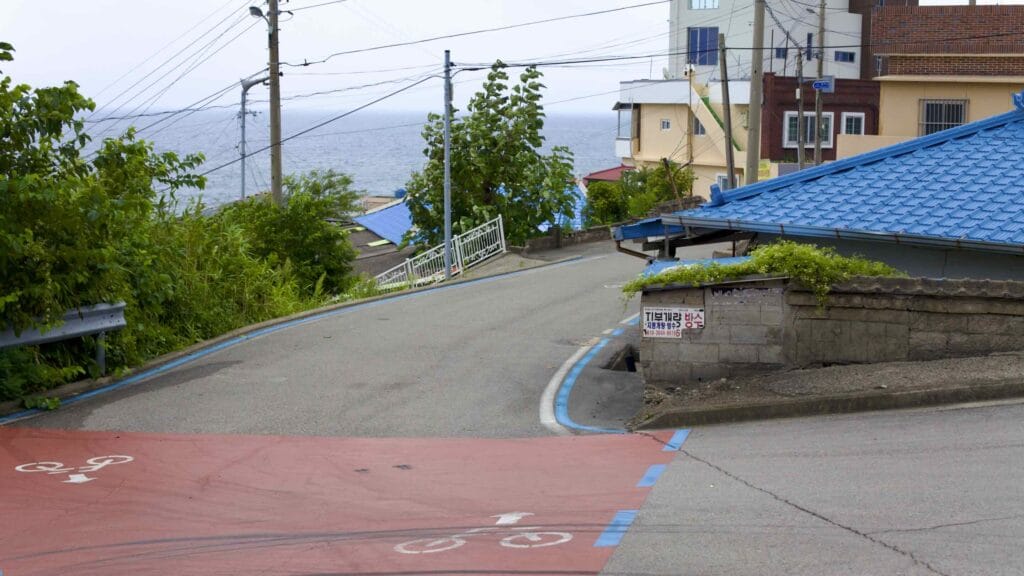 Woncheok Village on the Gyeongbuk Bike Path in Yeongdeok County.