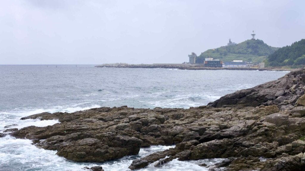 A picture of Jukdo Mountain Observatory (죽도산전망대; map) on top of Jukdo Mountain at Chuksan Port, Yeongdeok County, South Korea.