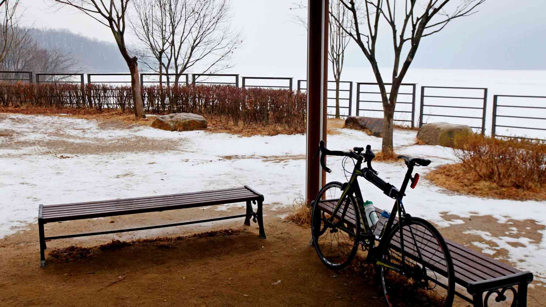 A picture of a bike on the Hangang Bike Path near Hanam.
