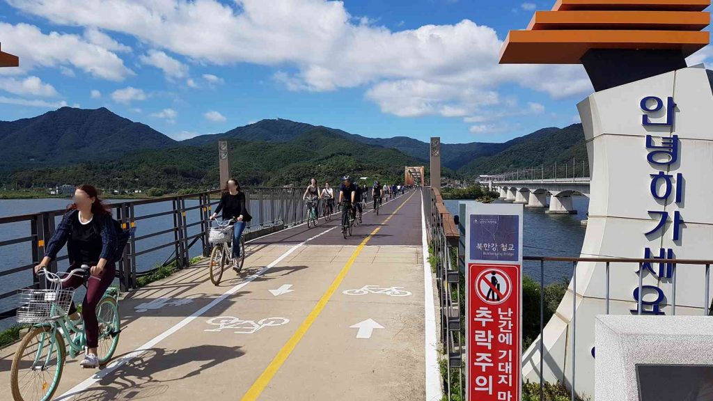Bike riders on the Bukhangang Bridge