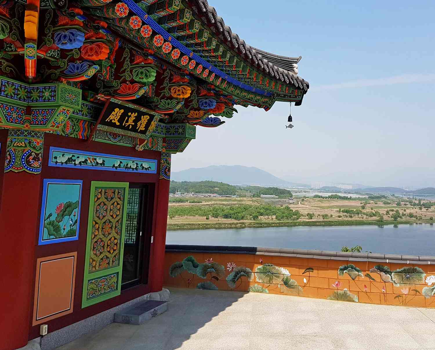 A picture of Musimsa Temple (무심사) on the Nakdonggang Bike Path (낙동강자전거길) in Changnyeong County, South Korea.