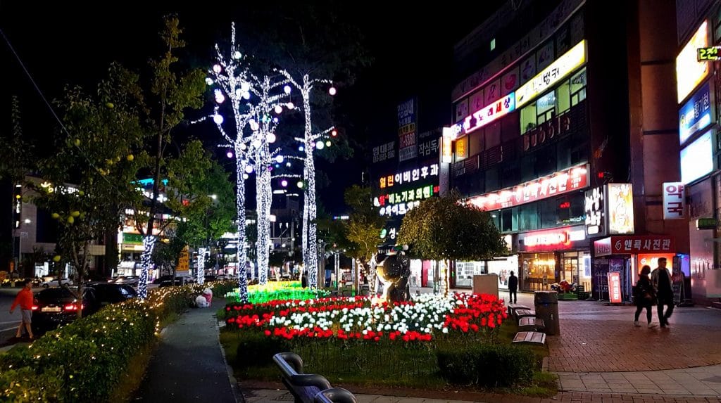 A picture of downtown Donghae City.