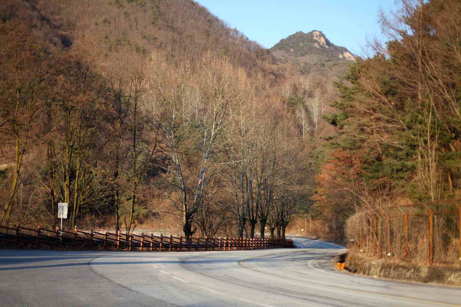 A picture the bike path on the Sojo Pass along Saejae Bicycle Path (새재자전거길) in Chungju City, South Korea.