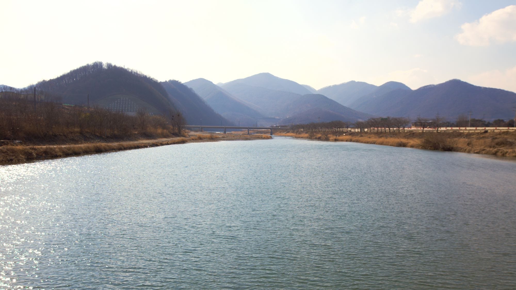 A picture of the Yeong River near the Jeomchon Neighborhoods on the Saejae Bicycle Path (새재자전거길) in Mungyeong City (문경시), South Korea.