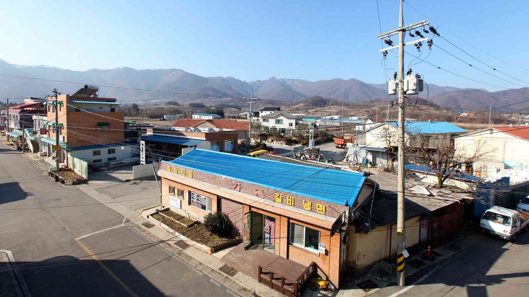 A picture of Yeonpung Village (연풍면) in Goesan County (괴산군), which holds both South Korea’s Saejae (새재자전거길) and Ocheon (오천자전거길) Bike Paths.