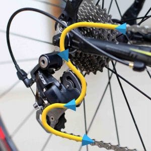 A picture of a chain threaded through a bicycle's rear derailleur.