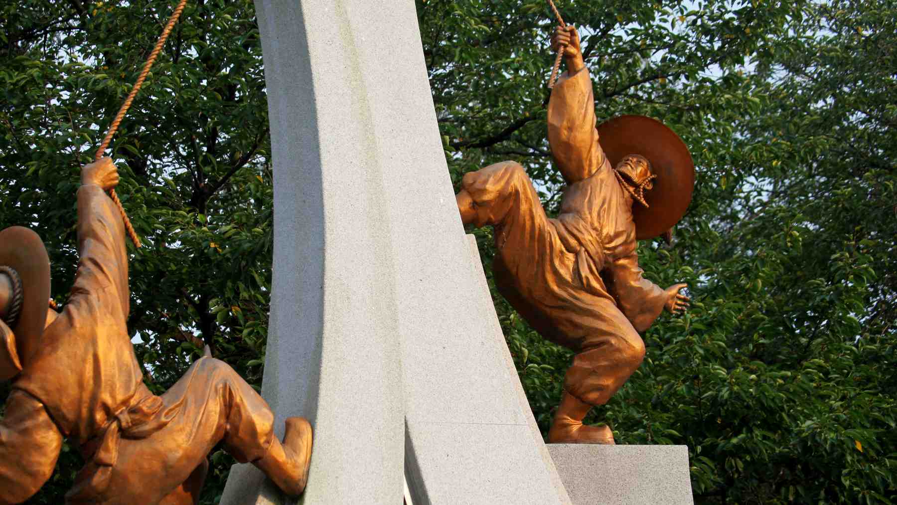 Sculptures in the courtyard outside the Andong Water Cultural Hall near the start of the Nakdonggang Bike Path.
