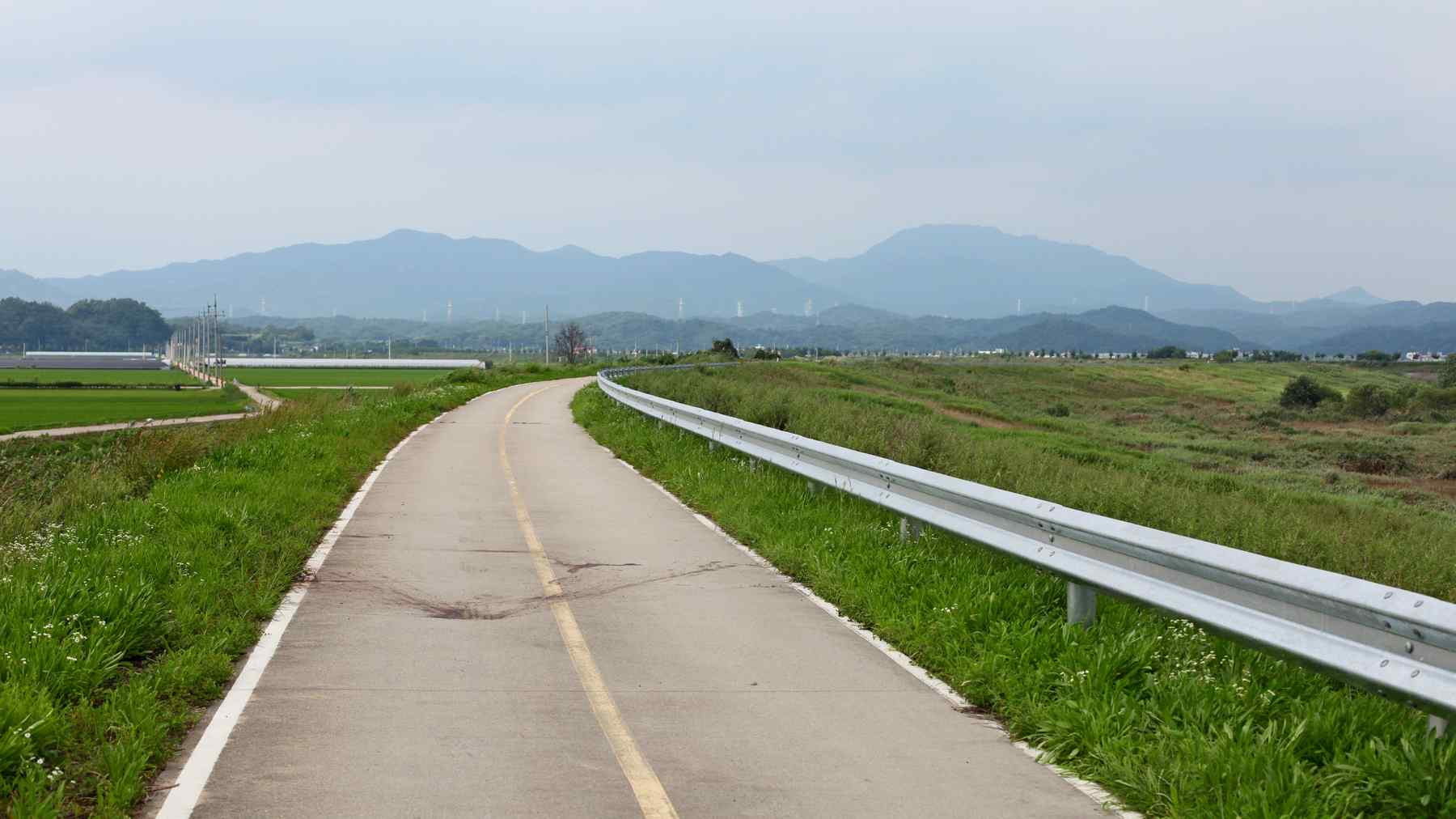 A picture of the Nakdonggang Bike Path (낙동강자전거길) along the Nakdong River in South Korea.