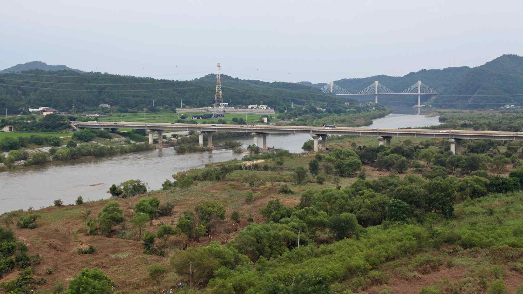 A picture from one of the pair of riverside hills just west of Andong City along the Nakdonggang Bike Path.