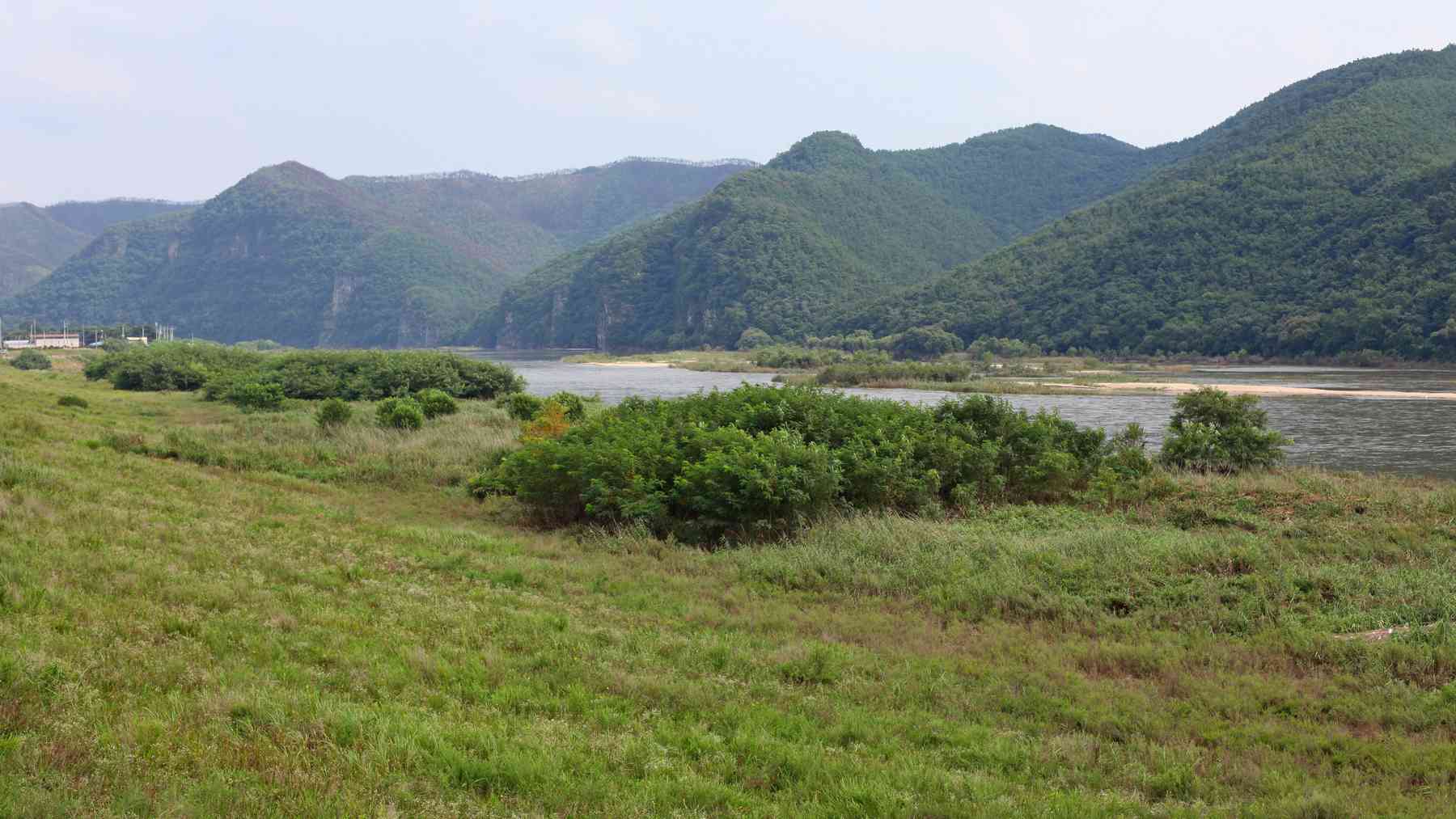 A picture of the Nakdonggang Bike Path (낙동강자전거길) along the Nakdong River in South Korea.