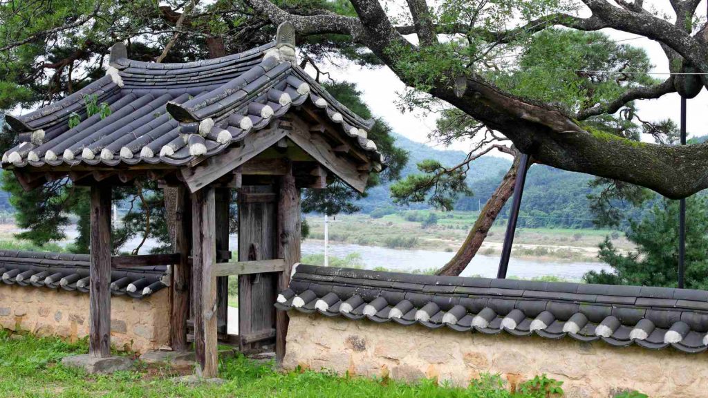 A picture of the Samsu Pavilion (삼수정) on the Nakdonggang Bike Path (낙동강자전거길) along the Nakdong River in South Korea.