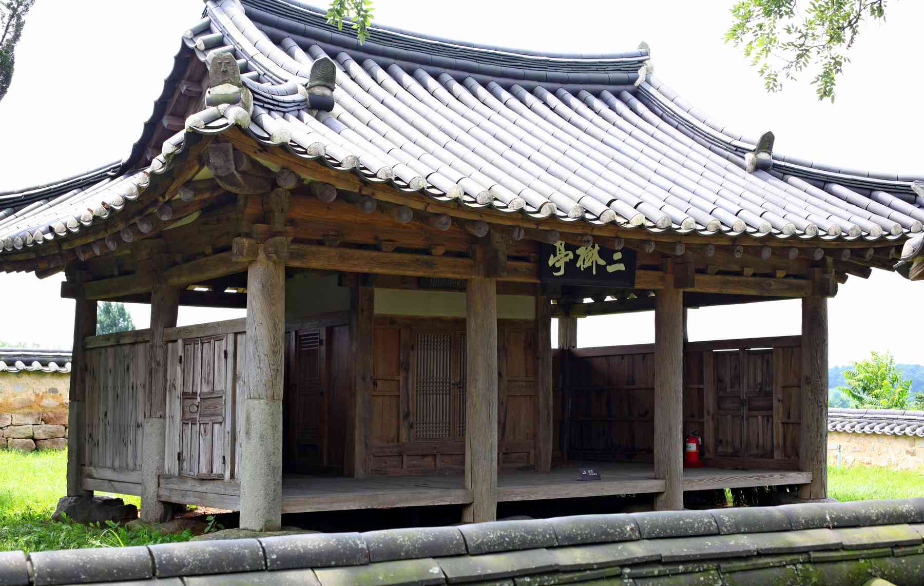 A picture of the Samsu Pavilion (삼수정) on the Nakdonggang Bike Path (낙동강자전거길) along the Nakdong River in South Korea.