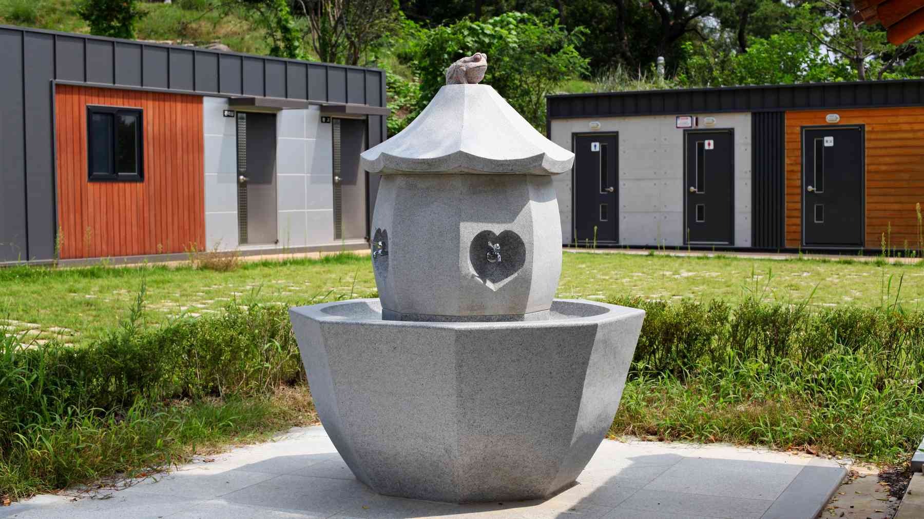 A picture of the Nakdonggang Bike Path (낙동강자전거길) between Andong and Sangju Cities along the Nakdong River in South Korea.