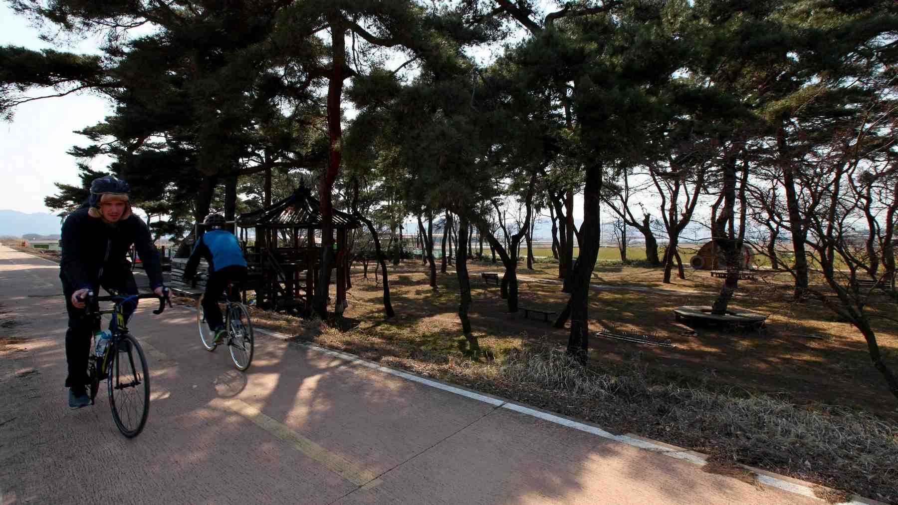 A picture a cyclists near a pavilion on the Saejae Bicycle Path (새재자전거길) in Mungyeong City (문경시), South Korea.