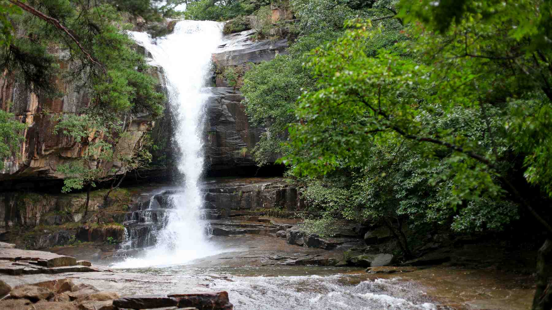 A picture of Suok Falls (수옥폭포) in Goesan County, below the Sojo Pass (소조령) on the Saejae Bike Path (새재자전거길).