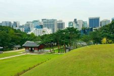 The Royal Tombs Seonjeongneung sits in the Gangnam District in Seoul.