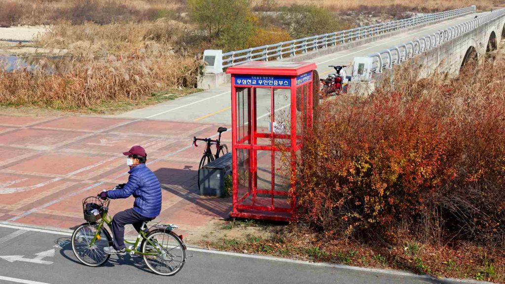 A picture of the Musim Cheon Bridge Certification Center (무심천교 인증센터) along the Ocheon Bike Path in South Korea.