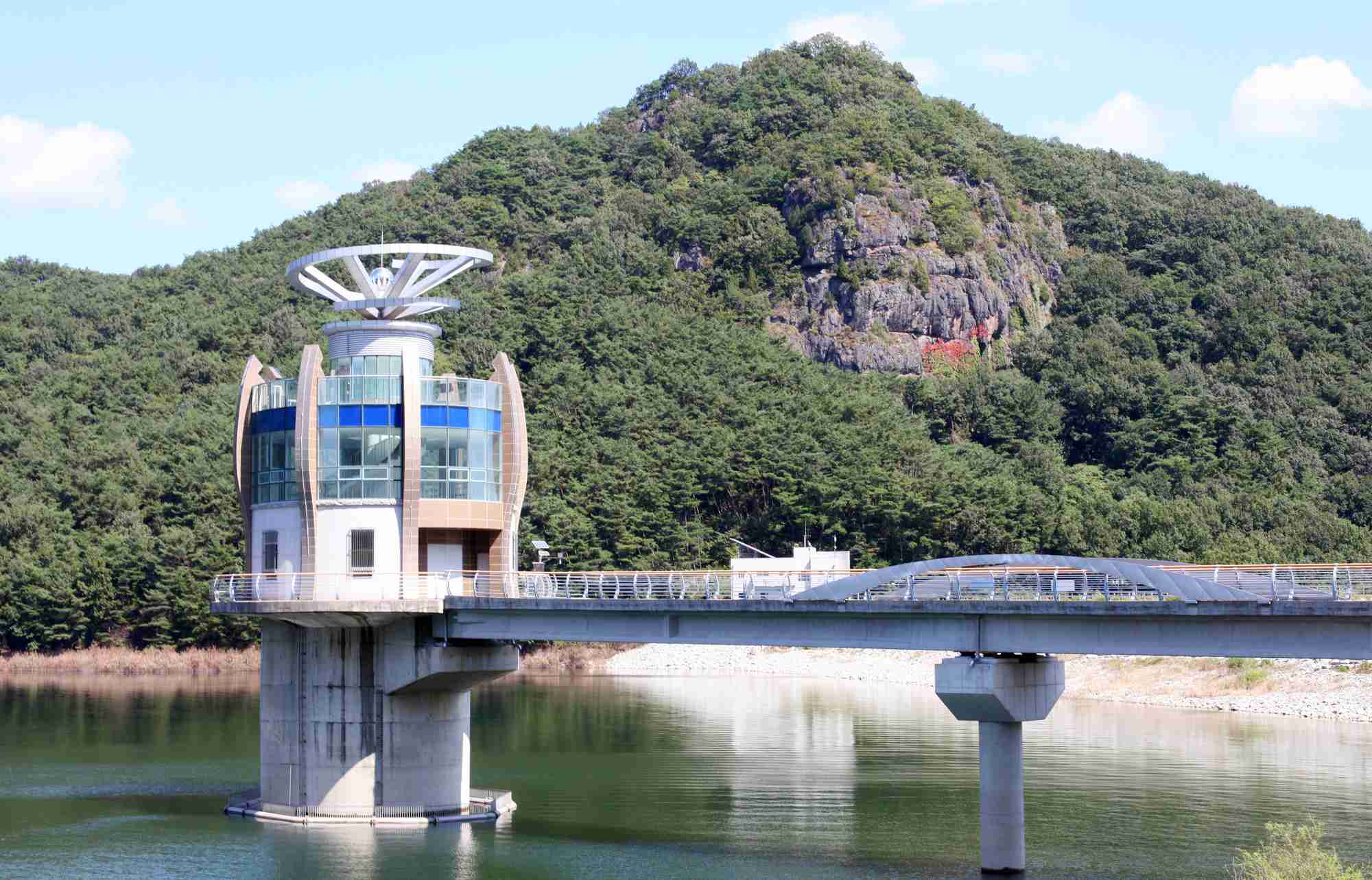 Yeongsangang Bike Path - Damyang Gwangju - Damyang Dam on Damyang Lake and Mountain