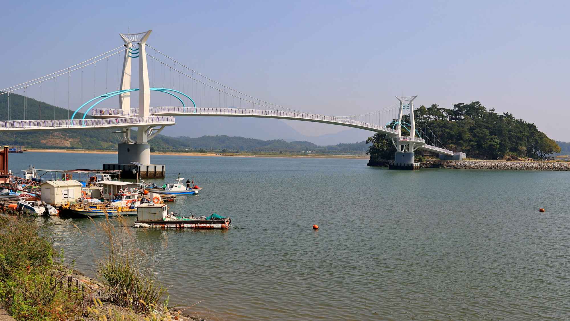 Seomjingang Bike Path - Gokseong Gwangyang - Baealdo Pedestrian Bridge and Boats