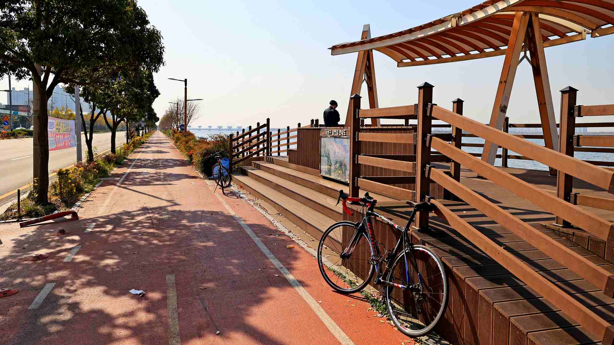 A picture of the Nakdonggang Bike Path (낙동강자전거길) in Busan City along the Nakdong River in South Korea.