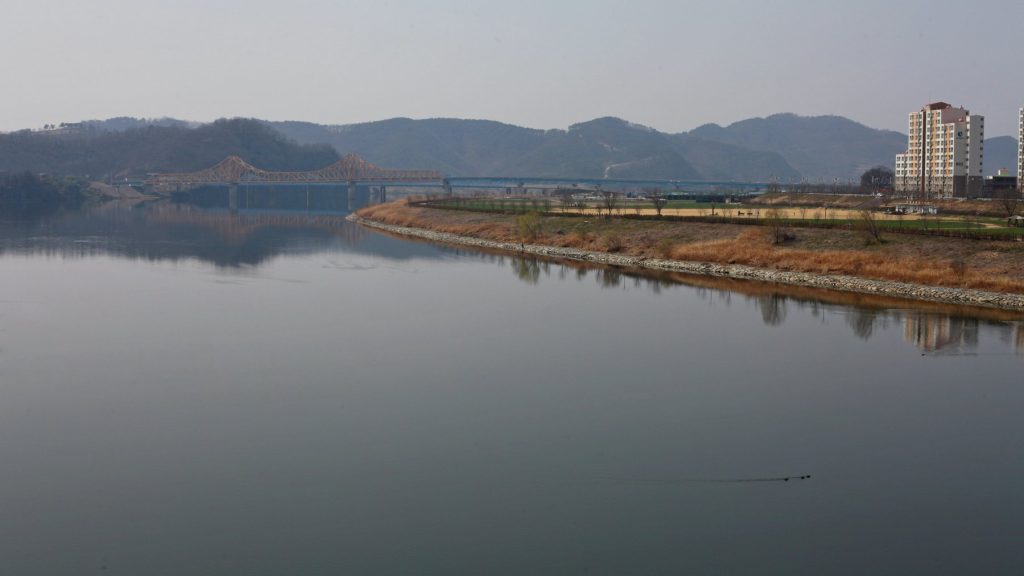 A picture of Namji Bridge crossing the Nakdong River on the Nakdonggang Bike Path (낙동강자전거길) in Changnyeong County, South Korea.