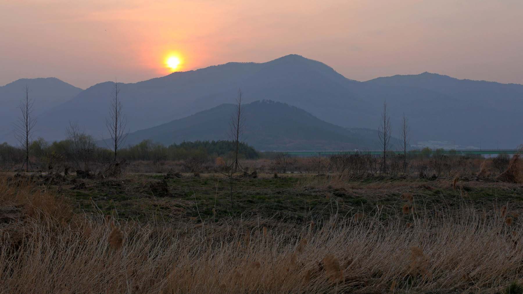 A picture of Hwangsan Park (황산공원) on the Nakdonggang Bike Path (낙동강자전거길) along the Nakdong River in South Korea.
