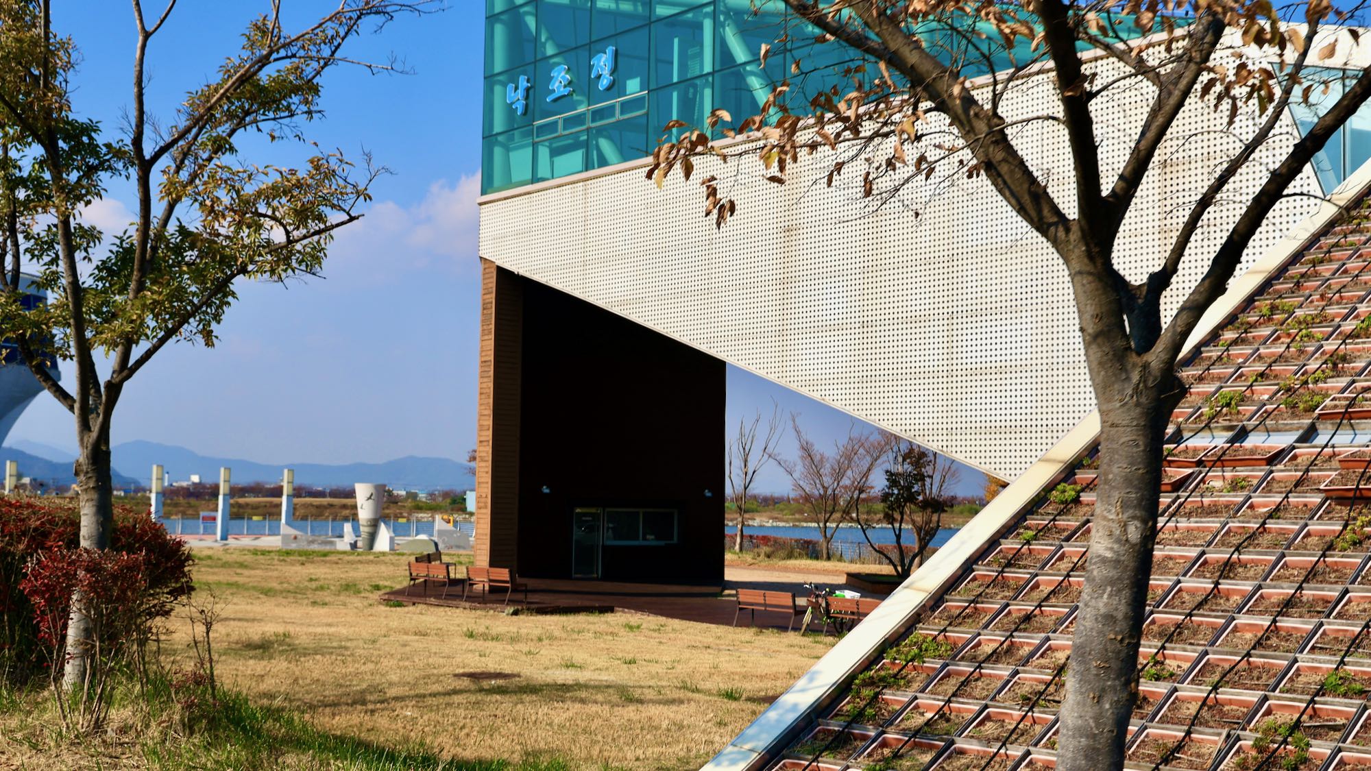 A picture of the Nakjo Pavilion (낙조정) on Eulsukdo Island (을숙도) near the end of the Nakdonggang Bike Path in Busan.