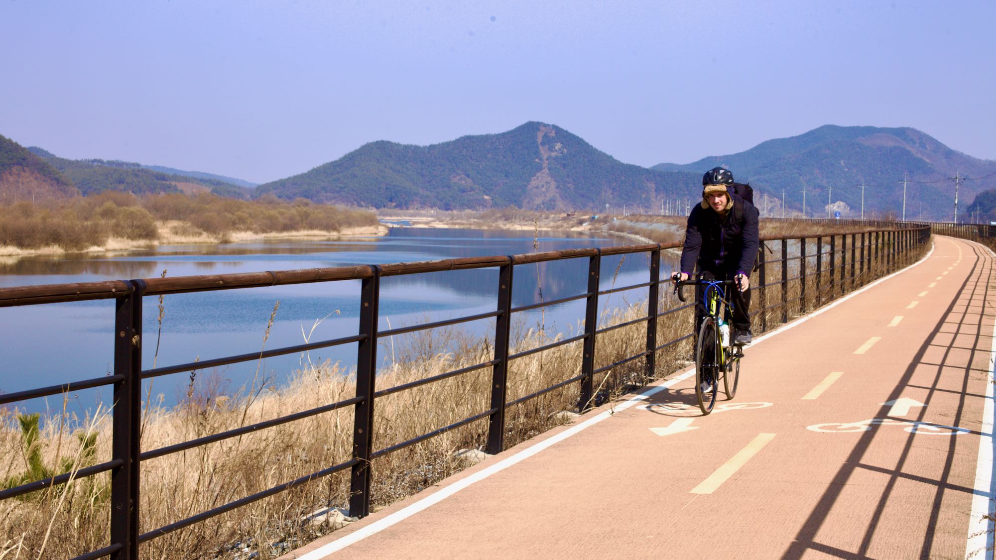 A picture of the Yeong River on the Saejae Bicycle Path (새재자전거길) in Sangju City (상주시), South Korea.
