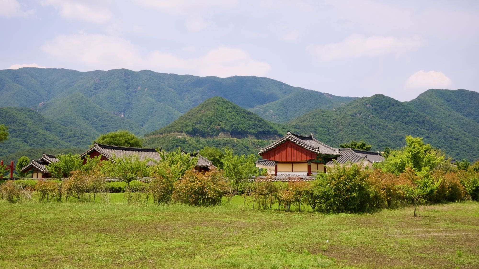 A picture of Gayajinsa Temple (가야진사) on the Nakdonggang Bike Path (낙동강자전거길) along the Nakdong River (낙동강) in Yangsan City, South Korea.