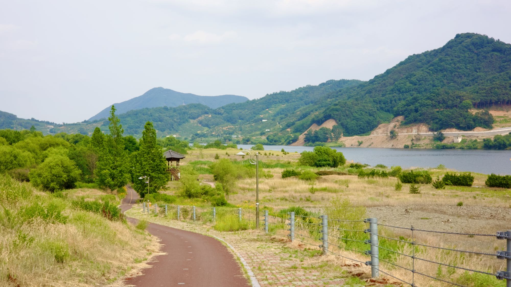 A picture of Gilgok Eco Park (길곡수변생태공원) on the Nakdong River (낙동강) along the Nakdonggang Bike Path (낙동강자전거길).