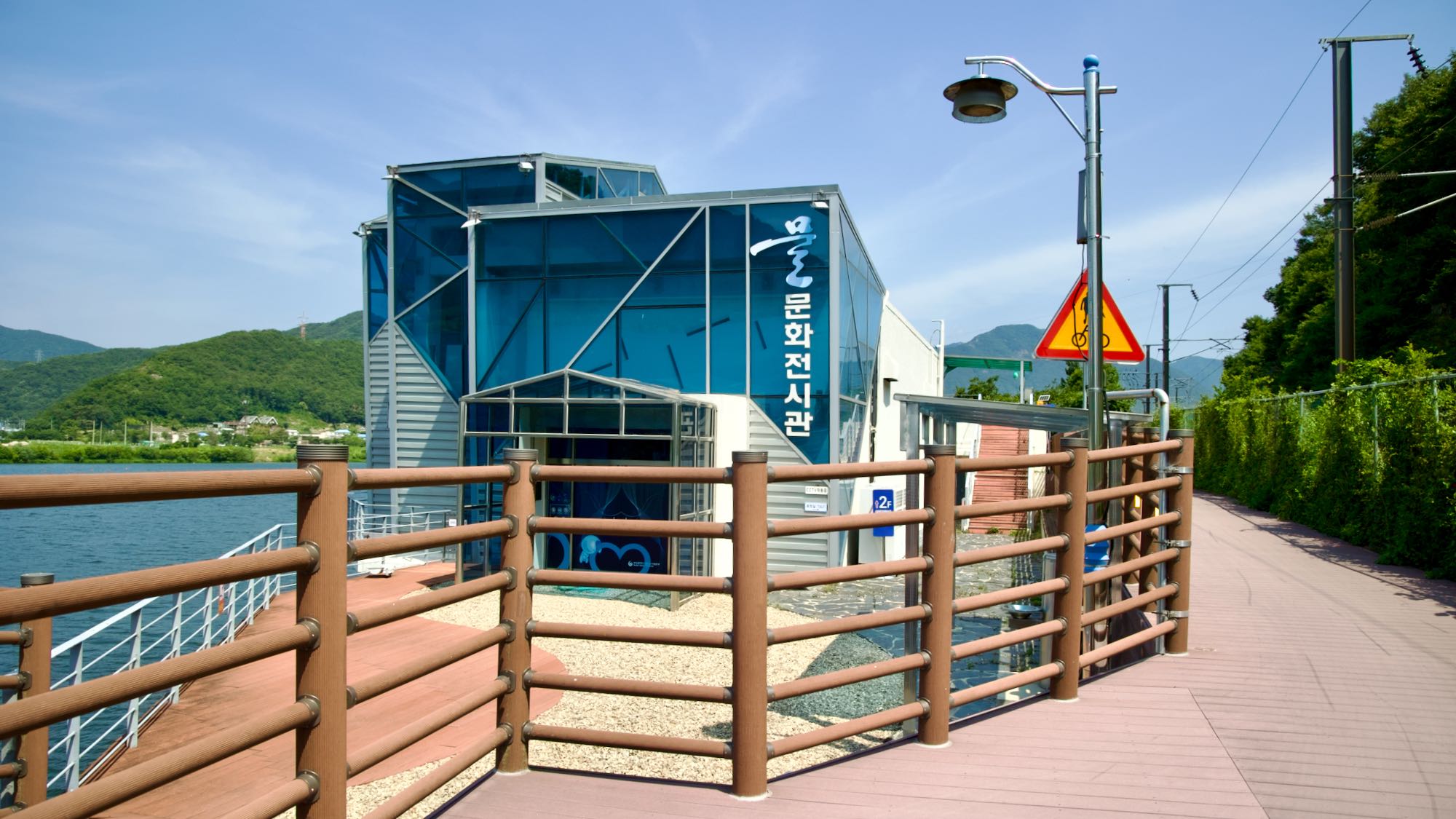 A picture of the Yangsan Water Culture Hall (양산물문화전시관) along the Nakdonggang Bike Path (낙동강자전거길) on the Nakdong River in Yangsan City, South Korea.
