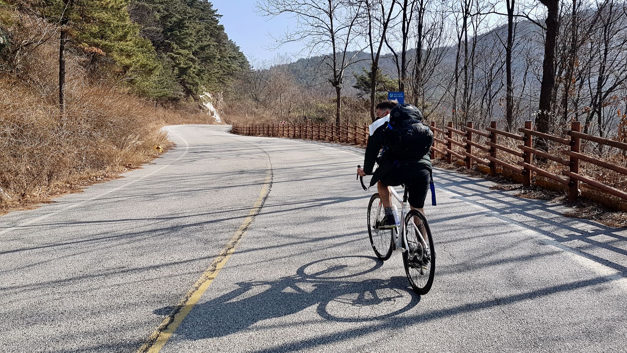 A picture a cyclists climbing Sojo Pass along Saejae Bicycle Path (새재자전거길) in Chungju City, South Korea.