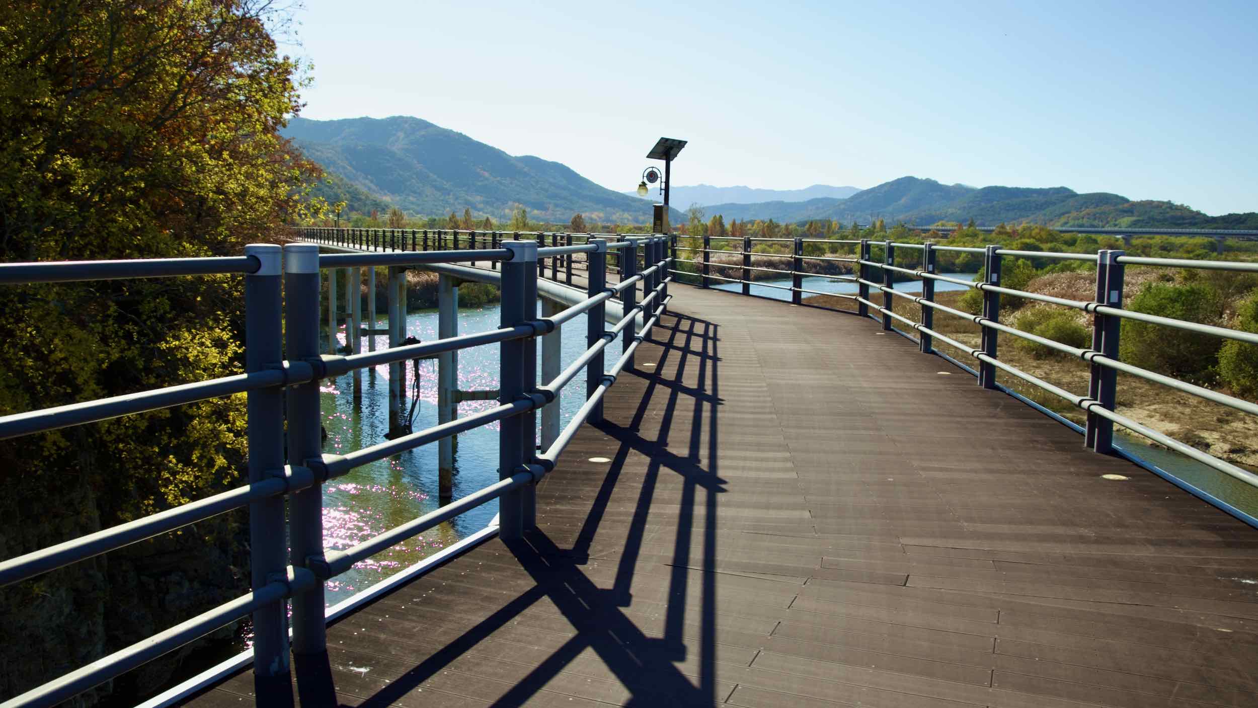 A picture of the Nakdonggang Bike Path and Nakdong River in Hapcheon County, South Korea.
