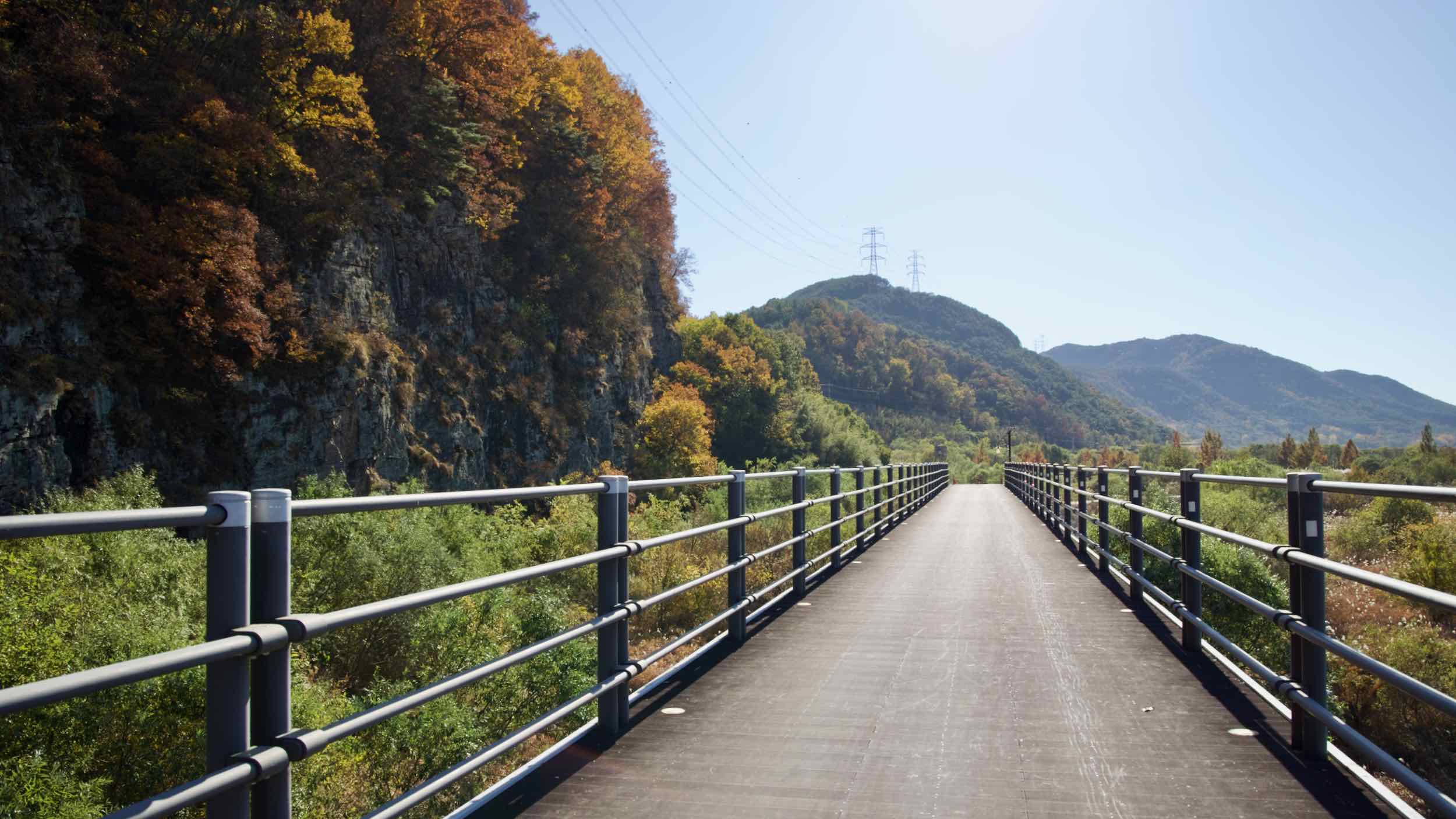 A picture of the Nakdonggang Bike Path and Nakdong River in Hapcheon County, South Korea.