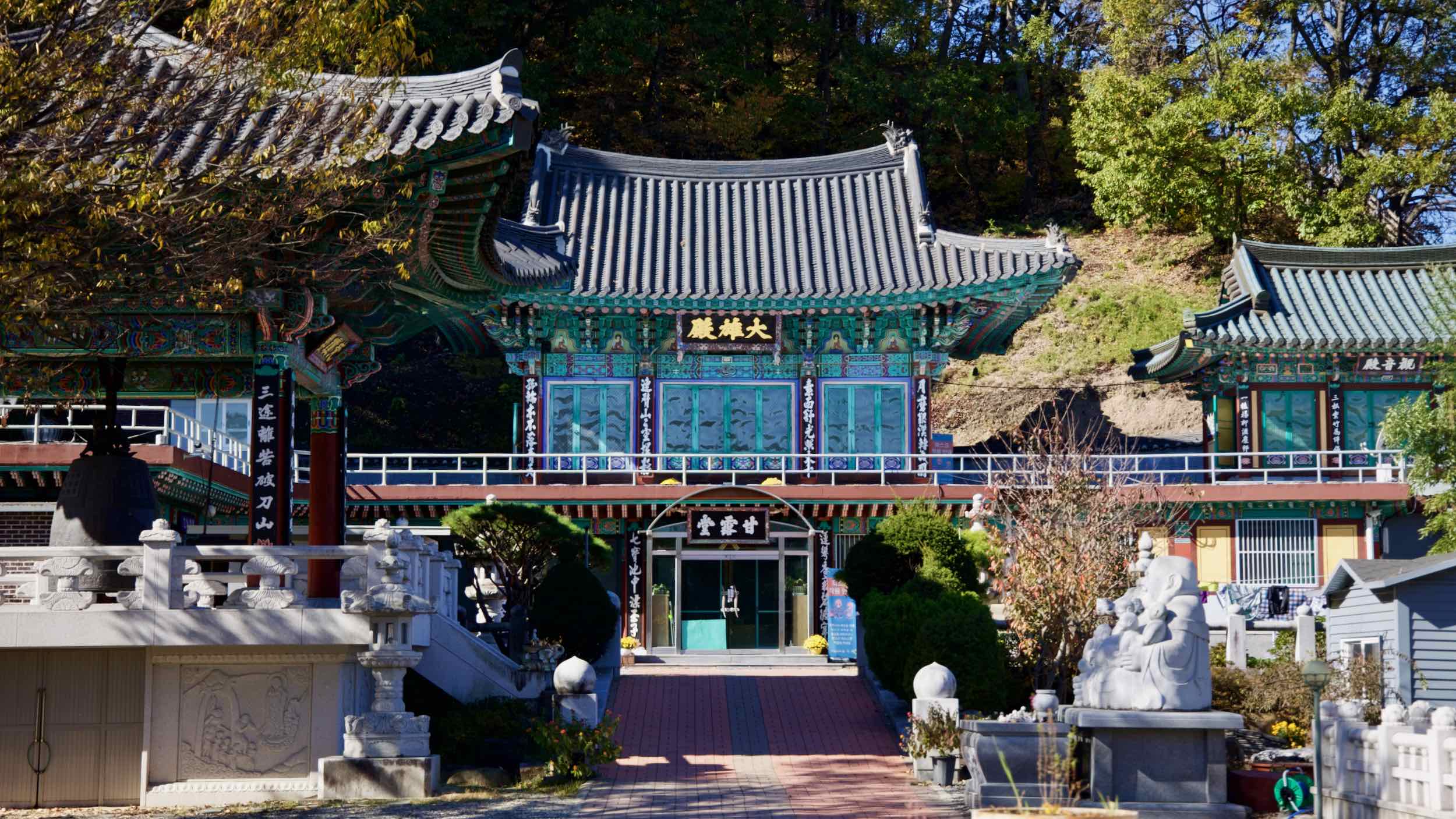 A picture of the Neunggasa Temple (능가사) over the Nakdong River in Namji Town, Changnyeong County, South Korea.