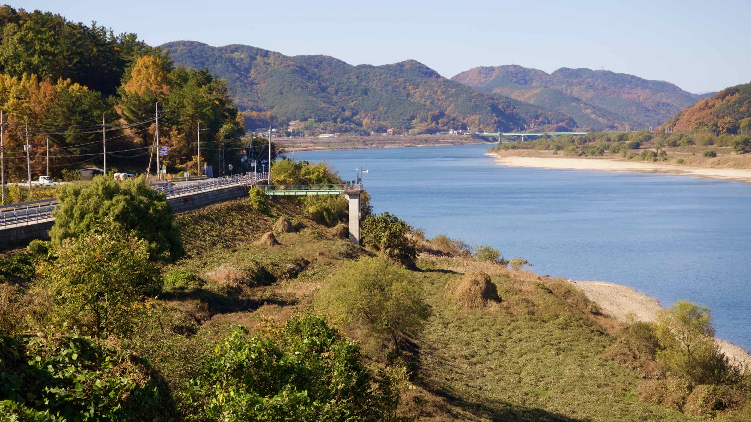A picture of the Nakdonggang Bike Path and Nakdong River in Hapcheon County, South Korea.