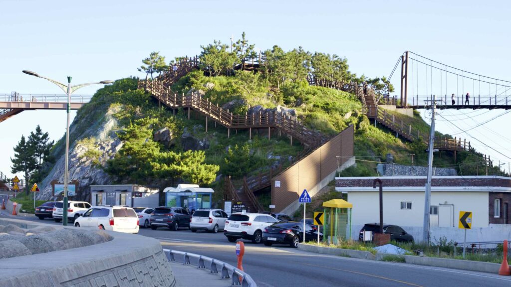 A picture of Deunggi Mountain Park (후포등기산공원; map) in Hupo Port, Uljin County, South Korea.