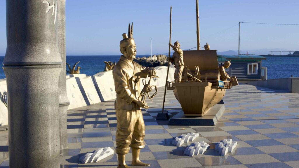 A picture of Golden Snow Crab Pyeonghae Park in Uljin County, South Korea.