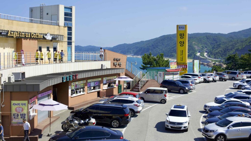 A picture of Mangyang Service Area (망양휴게소) in Uljin County, South Korea.
