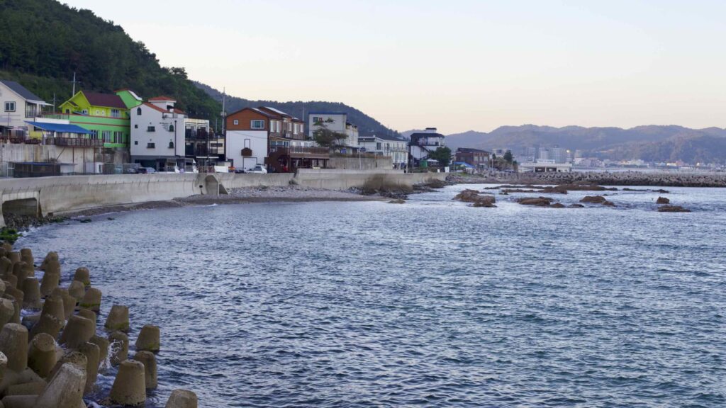 A picture of pensions at Hupo Port (후포항) in Uljin County, South Korea.