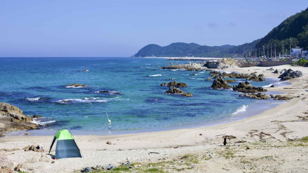 A picture of Giseong Mangyang Beach (기성망양해수욕장) in Uljin County, South Korea.