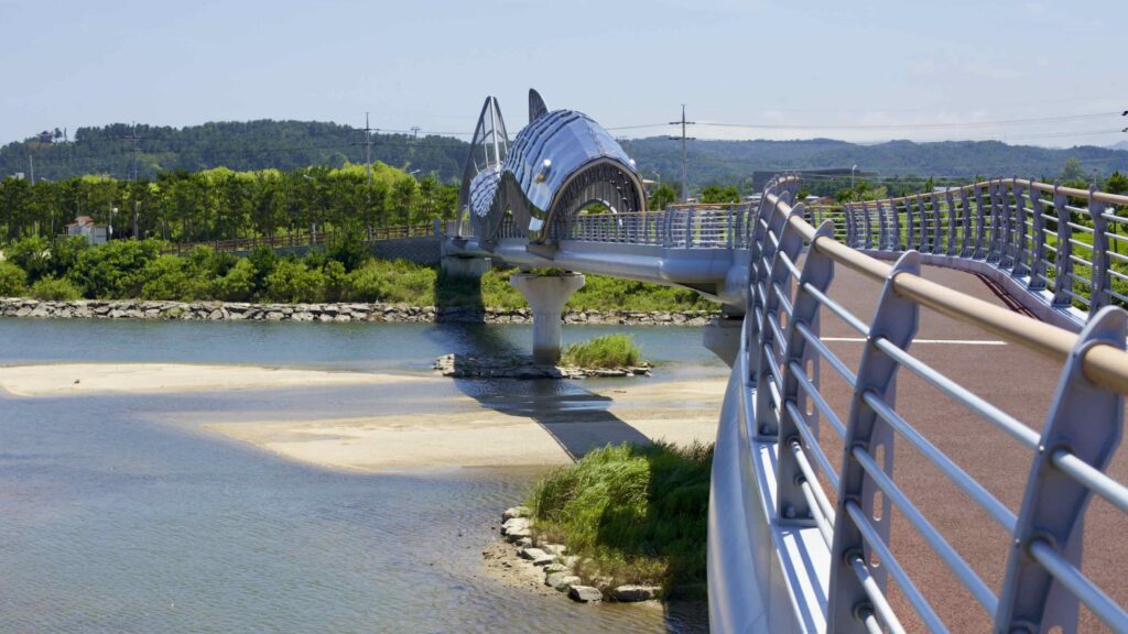 A picture of Uljin Sweet Fish Bridge (울진은어다리) in Uljin County, South Korea.