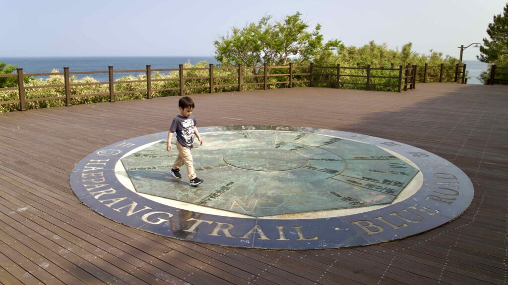 A picture of an Blue Road and Haerarang Trail marker on a viewing platform at Jukdo Mountain in Chuksan Port, Yeongdeok County, South Korea.