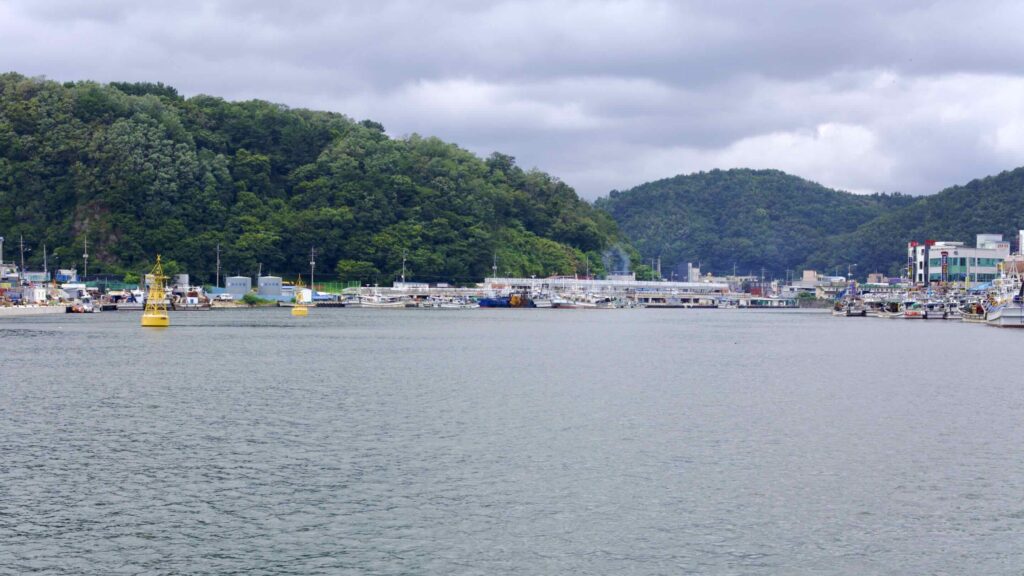 A picture of Ganggu Port (강구항) in Yeongdeok County, South Korea.